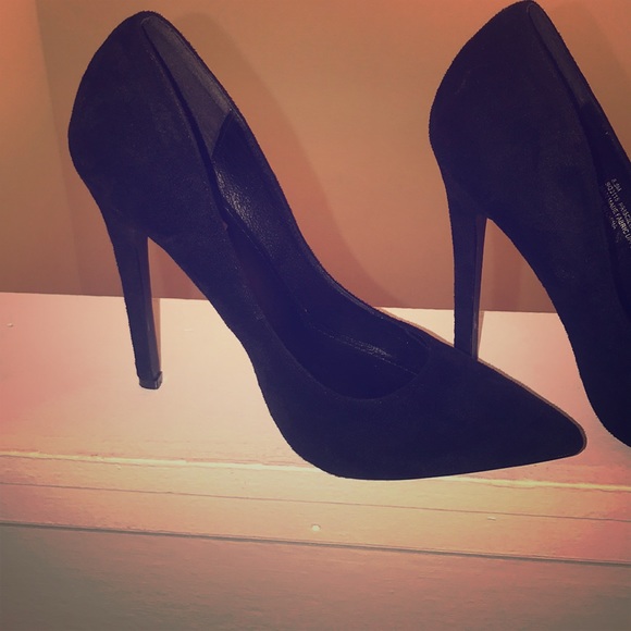 Shoes - Black Pumps